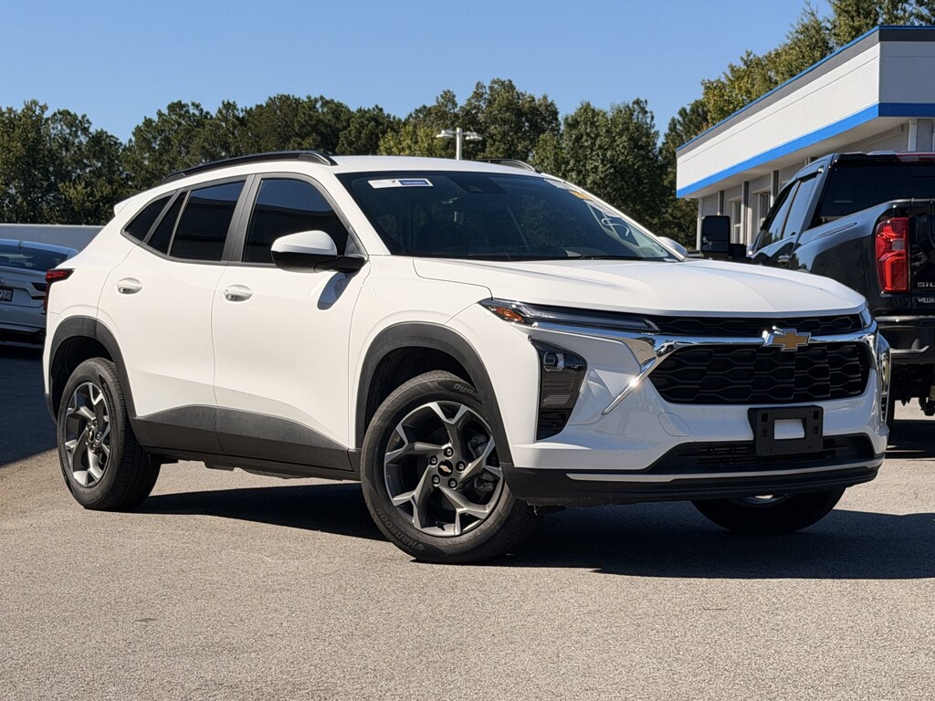 Used 2025 Chevrolet Trax LT SUV