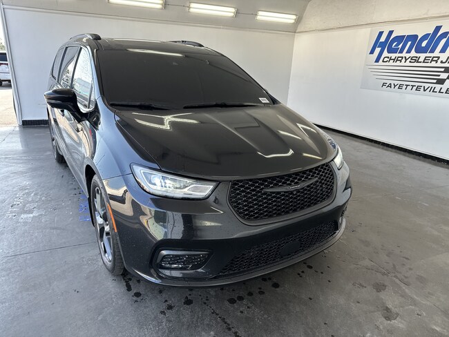 2023 Chrysler Pacifica Limited Minivan
