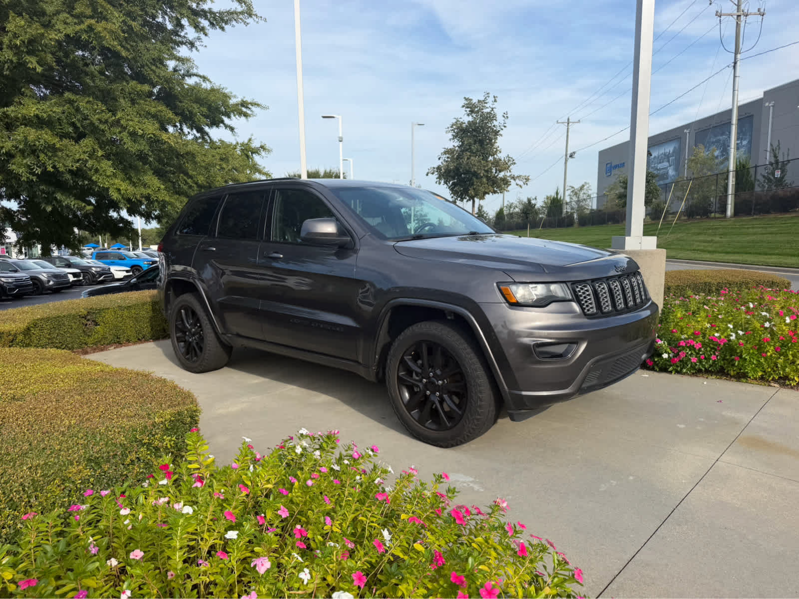 Used 2021 Jeep Grand Cherokee Laredo SUV