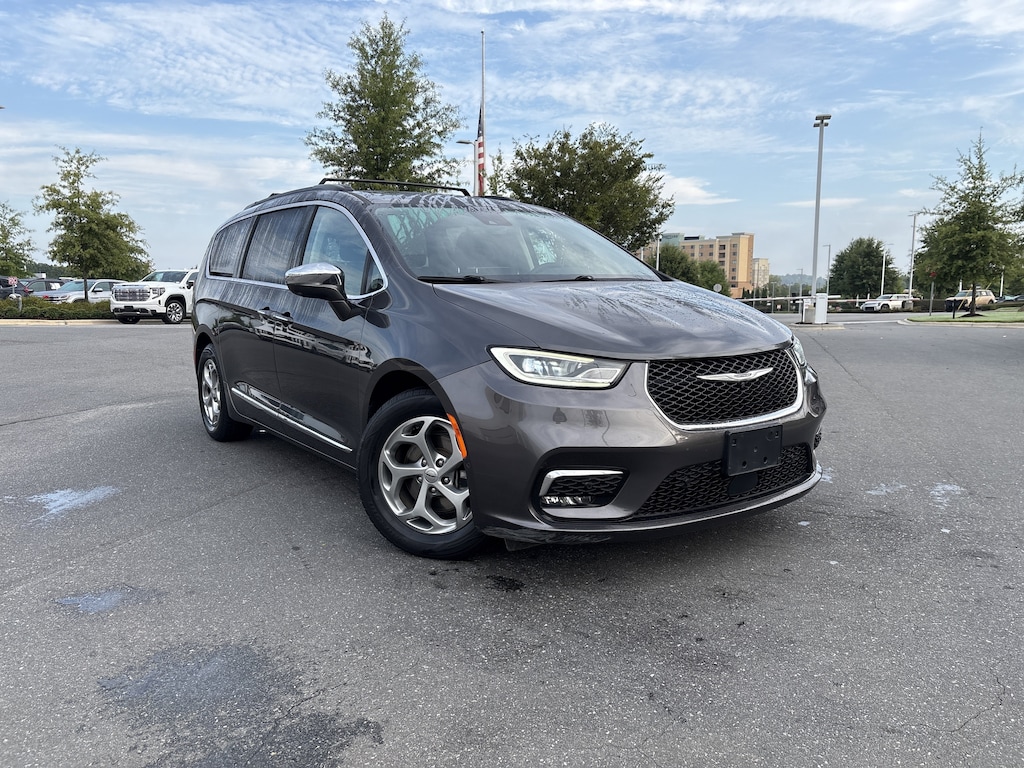Used 2022 Chrysler Pacifica Limited Van Passenger Van