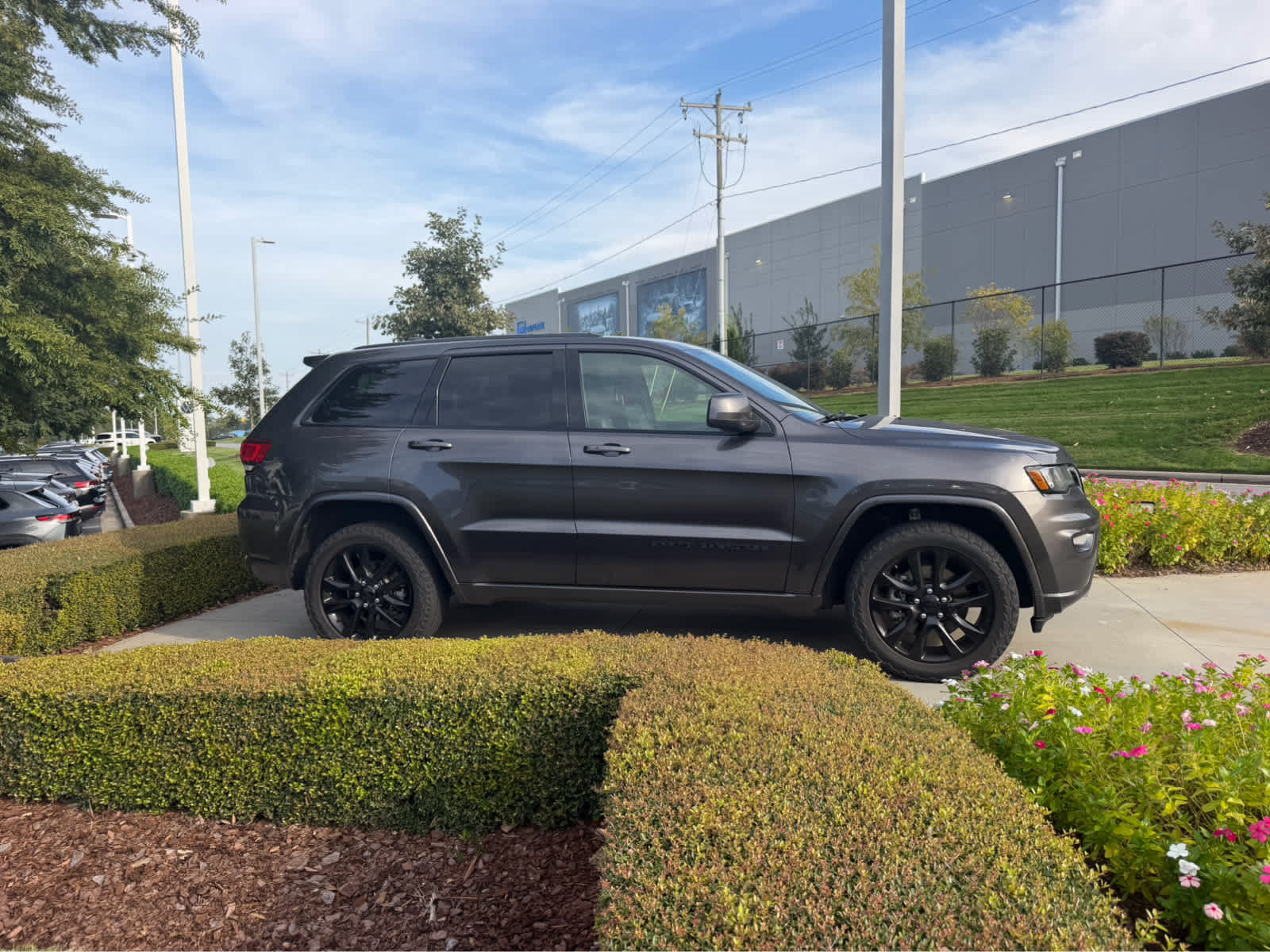 Used 2021 Jeep Grand Cherokee Laredo SUV