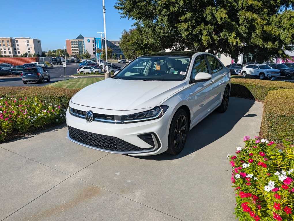 Used 2025 Volkswagen Jetta 1.5T SE Sedan