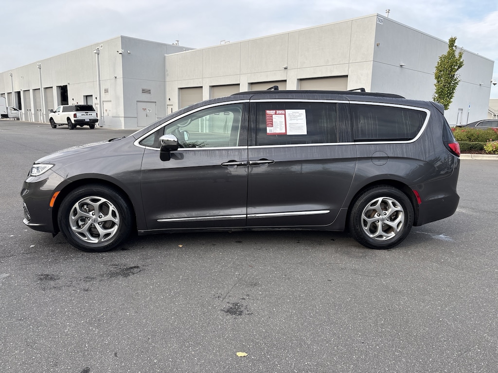 Used 2022 Chrysler Pacifica Limited Van Passenger Van