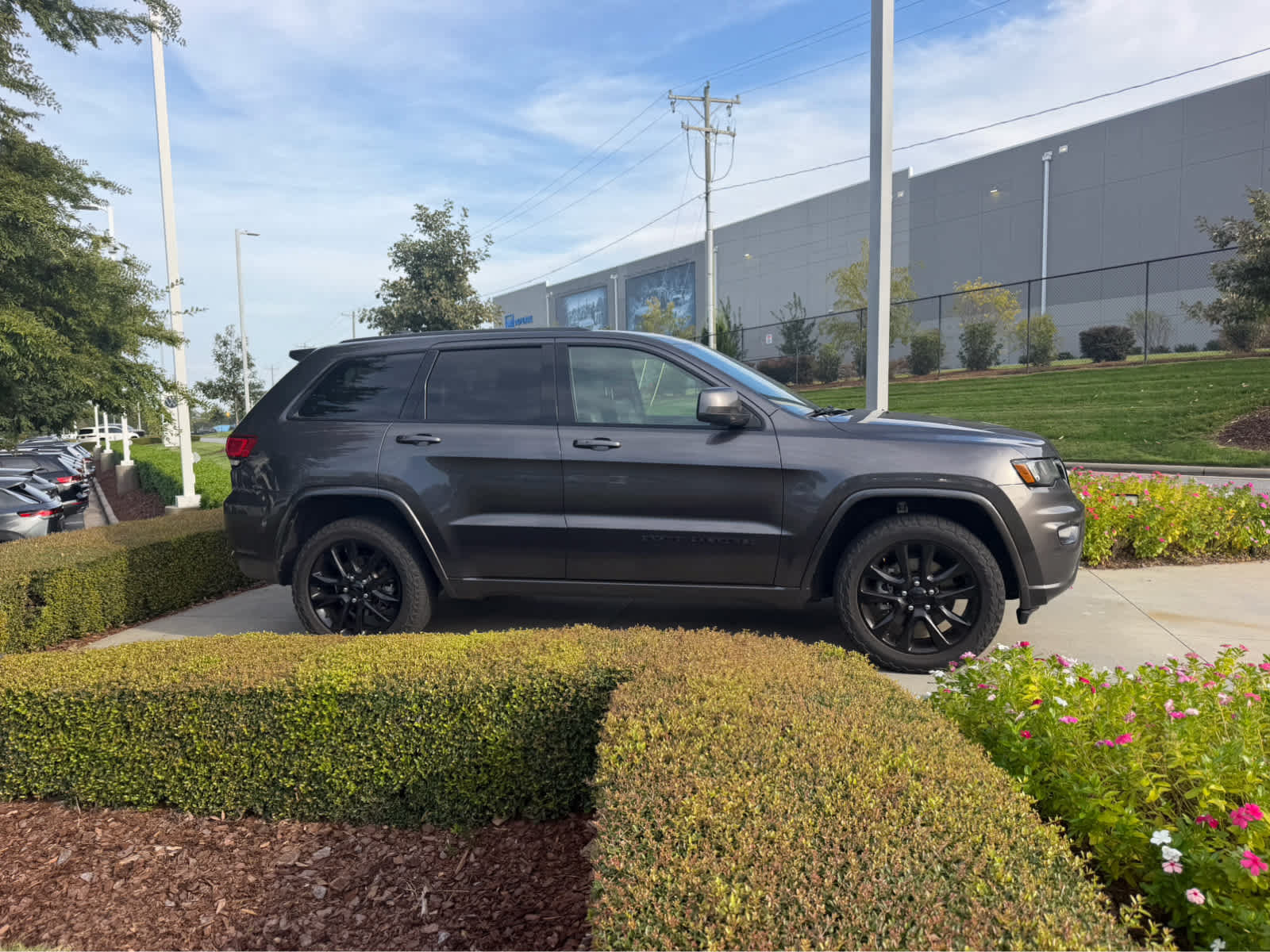 Used 2021 Jeep Grand Cherokee Laredo SUV