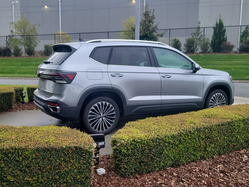 Used 2025 Volkswagen Taos 1.5T SE SUV
