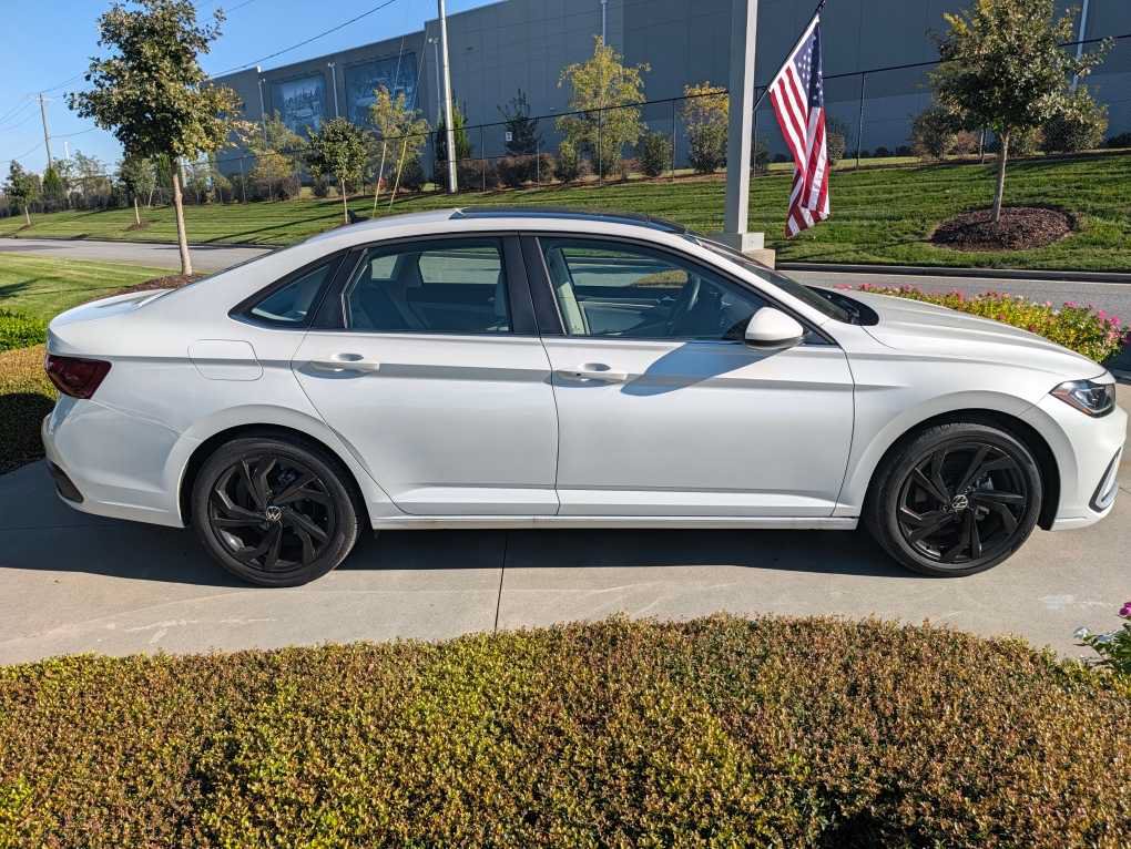 Used 2025 Volkswagen Jetta 1.5T SE Sedan