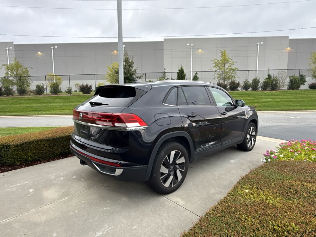 Used 2024 Volkswagen Atlas Cross Sport 2.0T SE w/Technology SUV