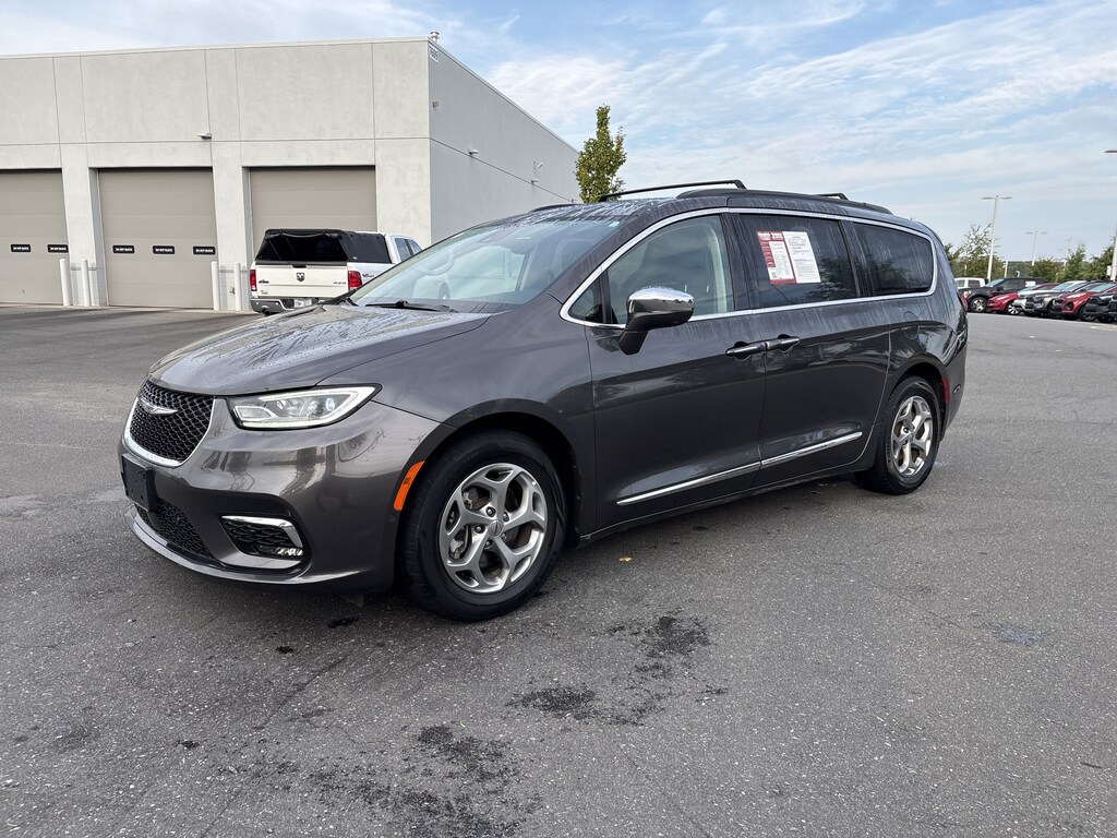 Used 2022 Chrysler Pacifica Limited Van Passenger Van