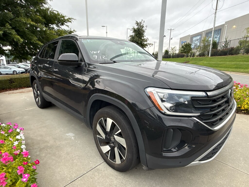 Used 2024 Volkswagen Atlas Cross Sport 2.0T SE w/Technology SUV