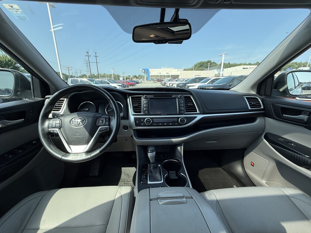 Used 2015 Toyota Highlander Limited Platinum V6 SUV