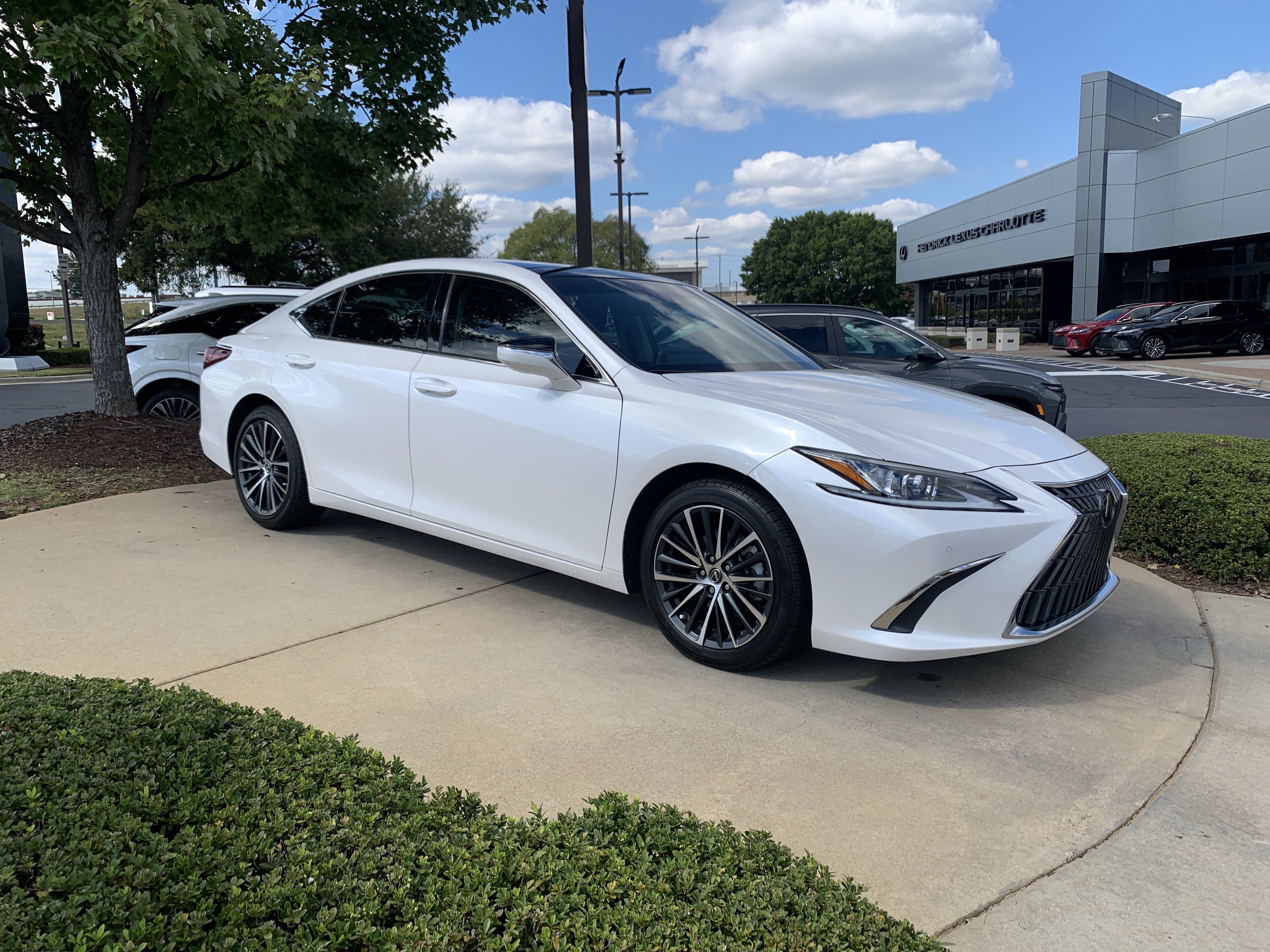 Used 2022 Lexus ES 350 Sedan