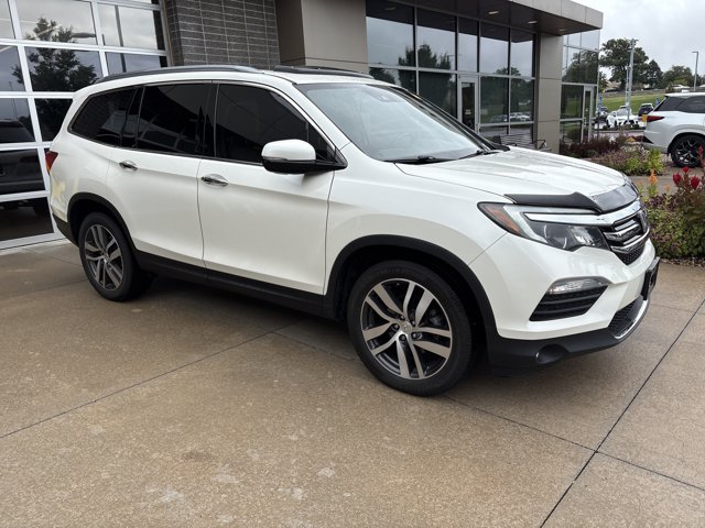 Used 2017 Honda Pilot Elite with VIN 5FNYF6H00HB101125 for sale in Kansas City