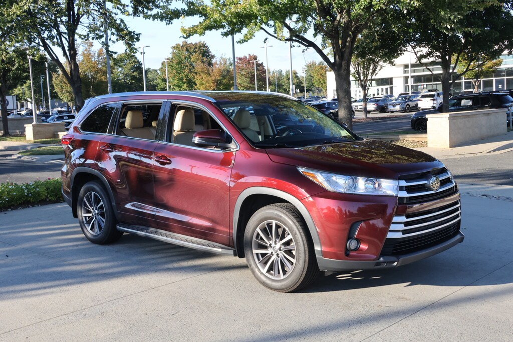 Used 2017 Toyota Highlander SE SUV
