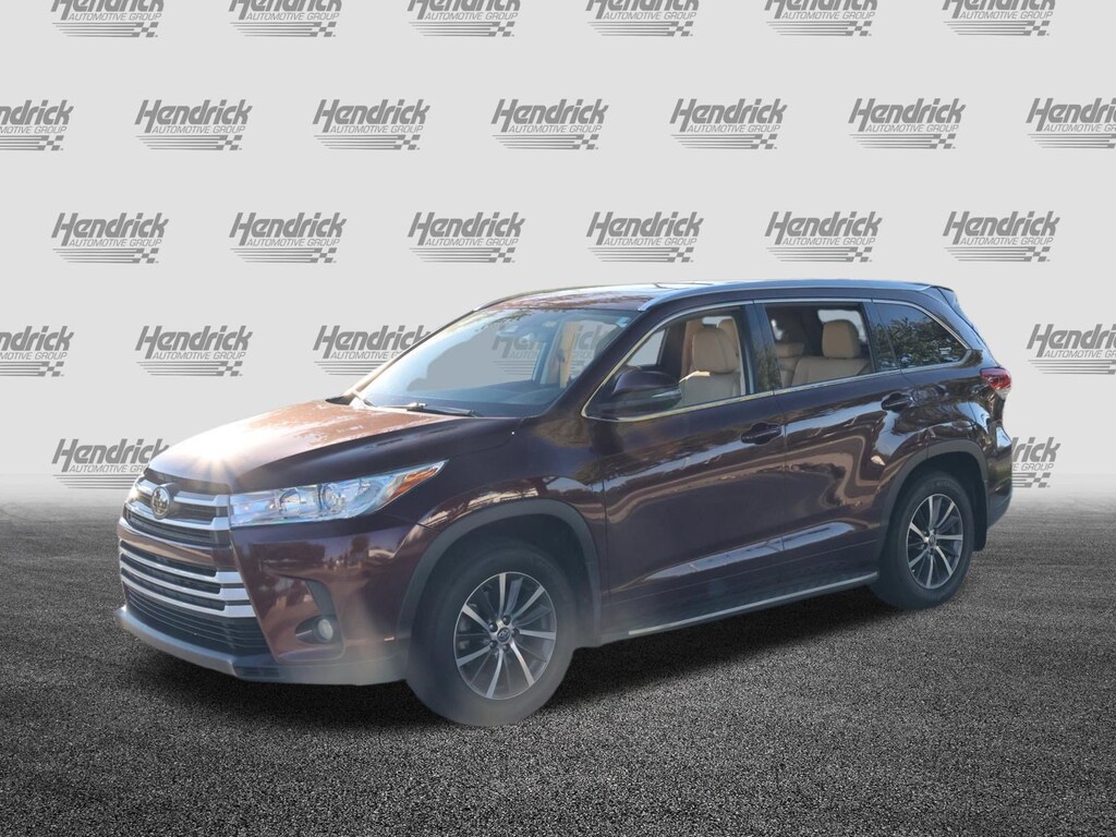 Used 2017 Toyota Highlander SE SUV