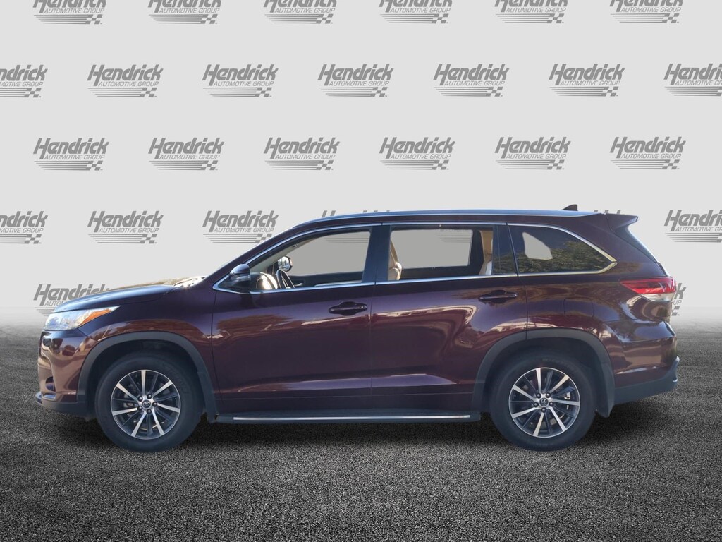 Used 2017 Toyota Highlander SE SUV