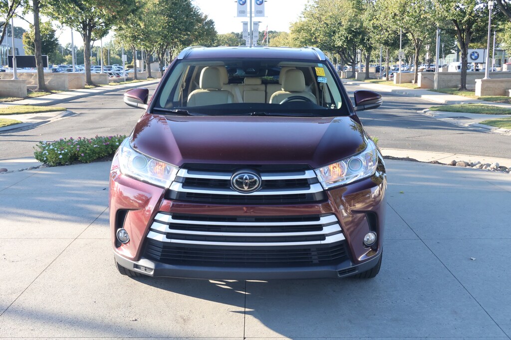 Used 2017 Toyota Highlander SE SUV