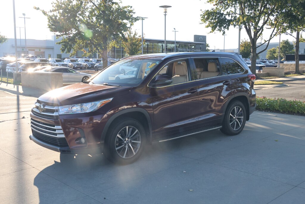 Used 2017 Toyota Highlander SE SUV