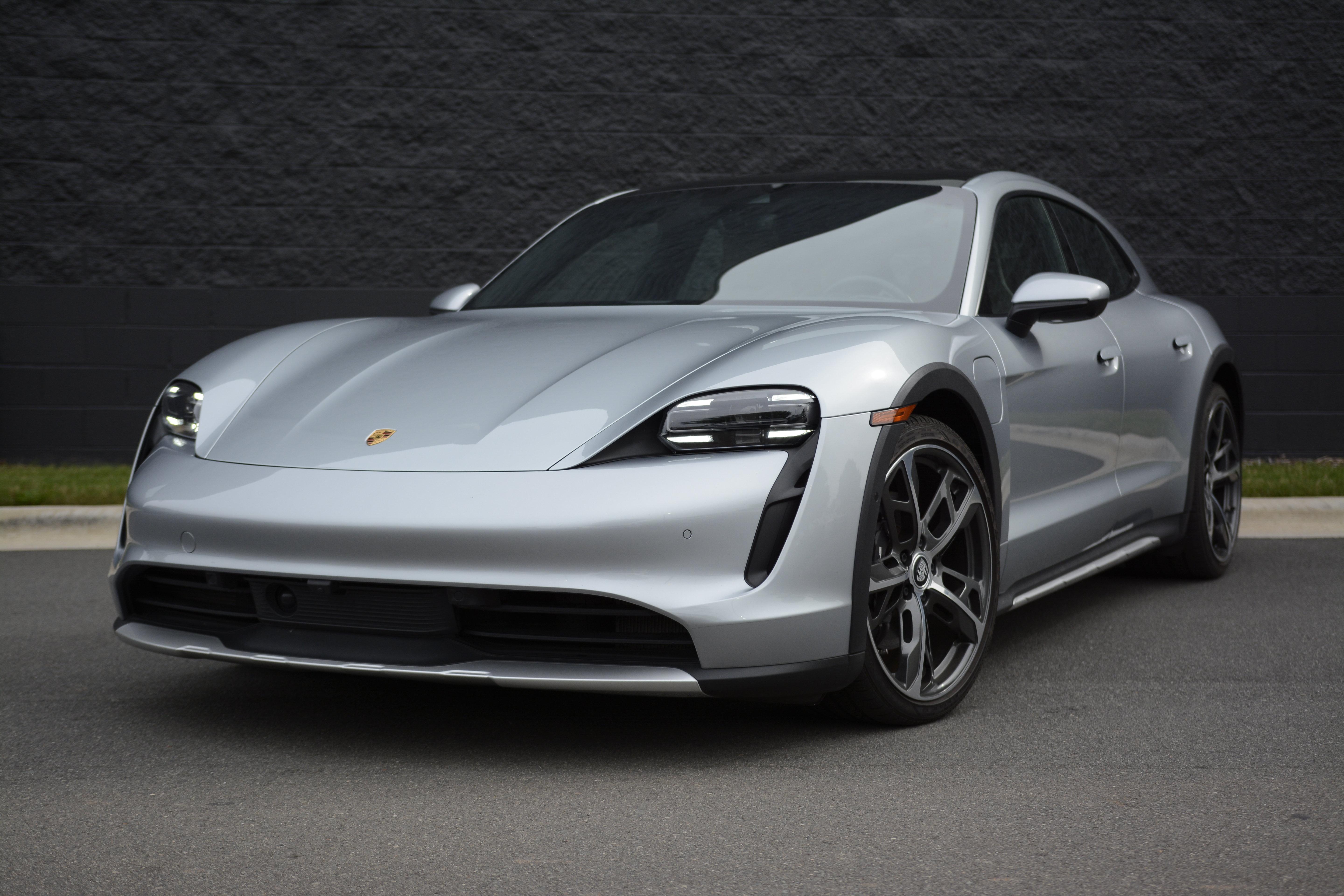  Porsche Taycan Cross Turismo