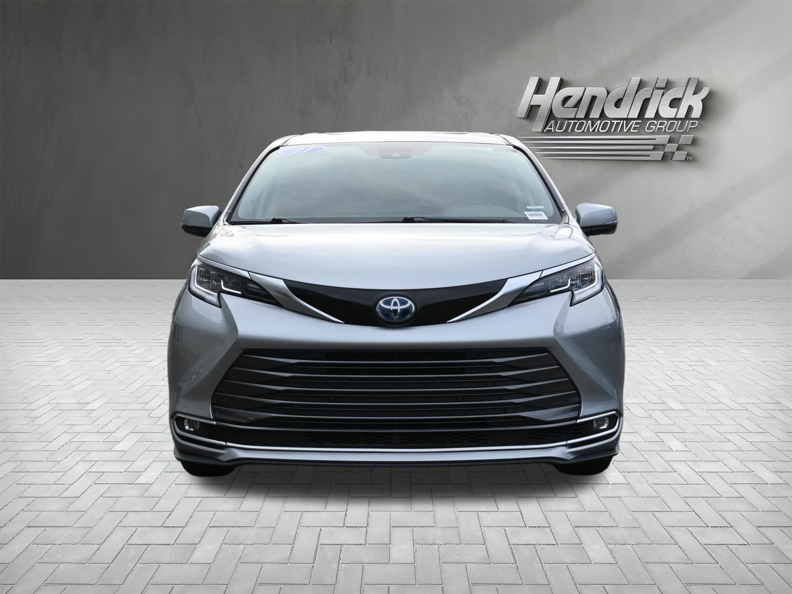 Used 2021 Toyota Sienna Limited Minivan