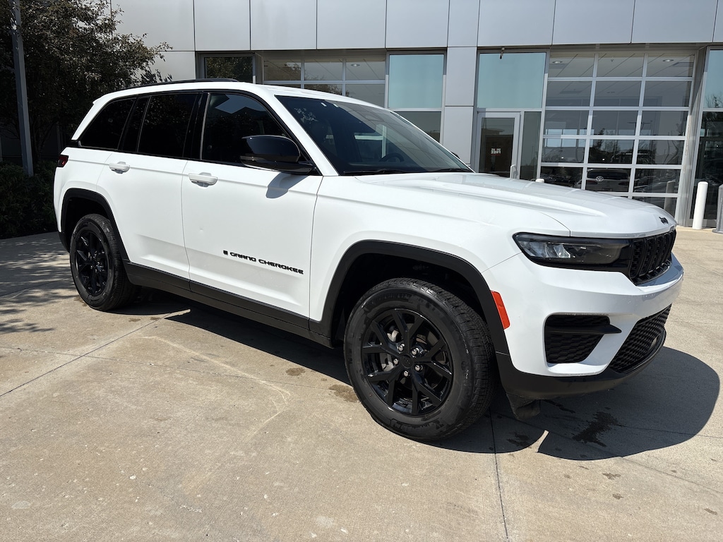 Used 2025 Jeep Grand Cherokee Altitude SUV