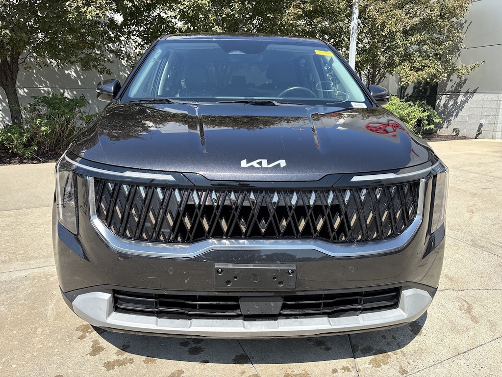 Used 2025 Kia Carnival LXS Minivan