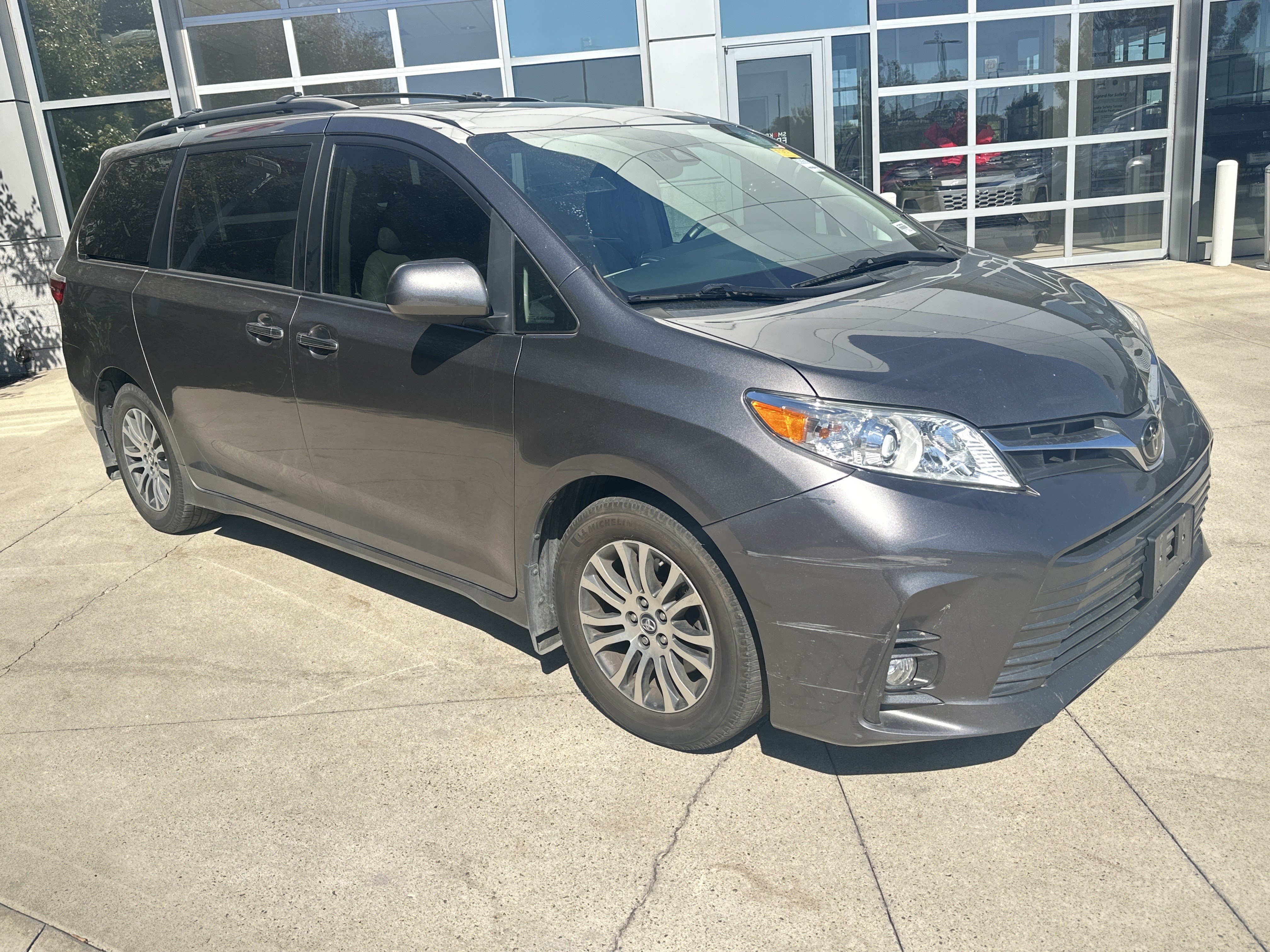 Used 2018 Toyota Sienna XLE Minivan