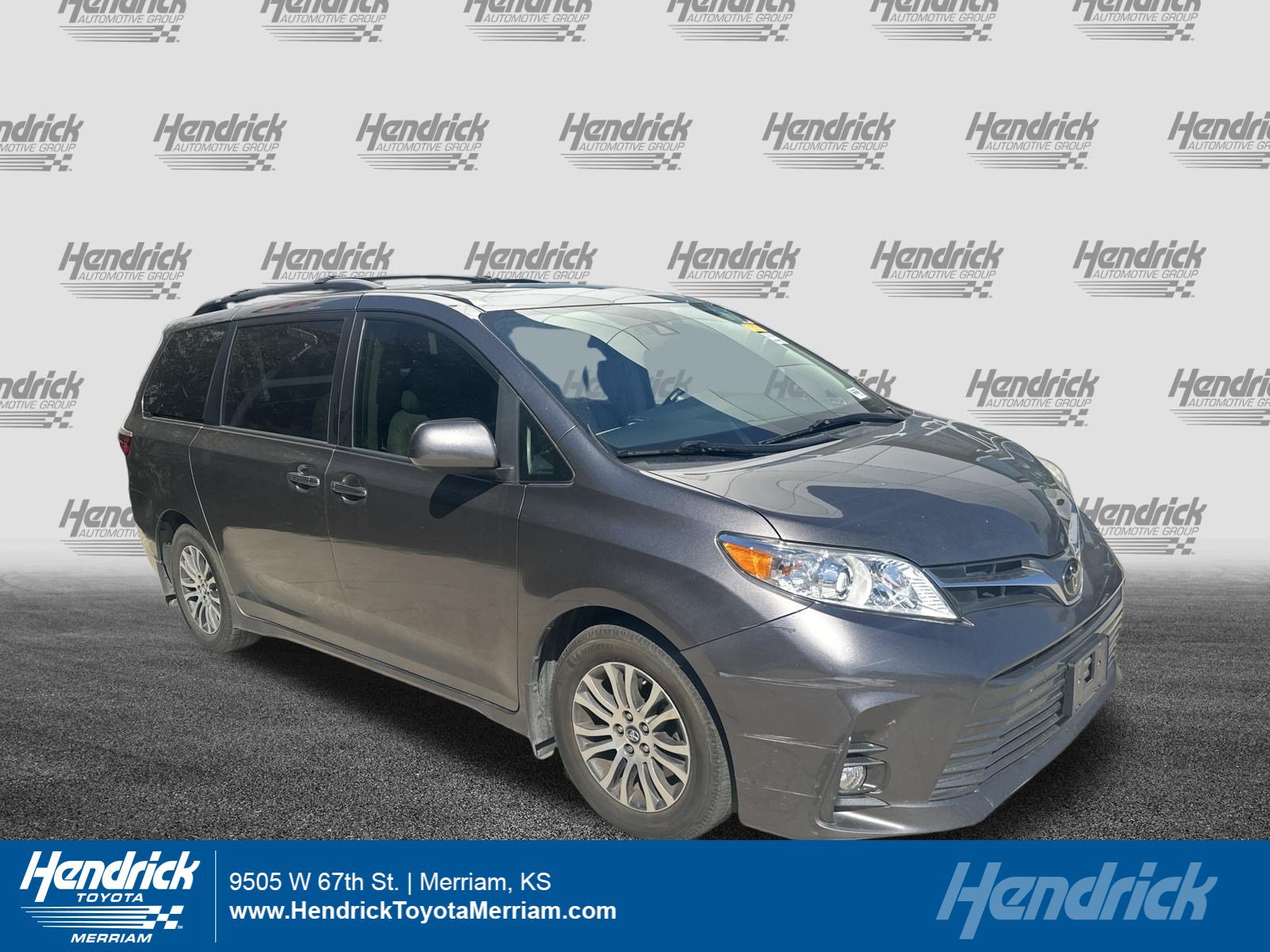 Used 2018 Toyota Sienna XLE Minivan