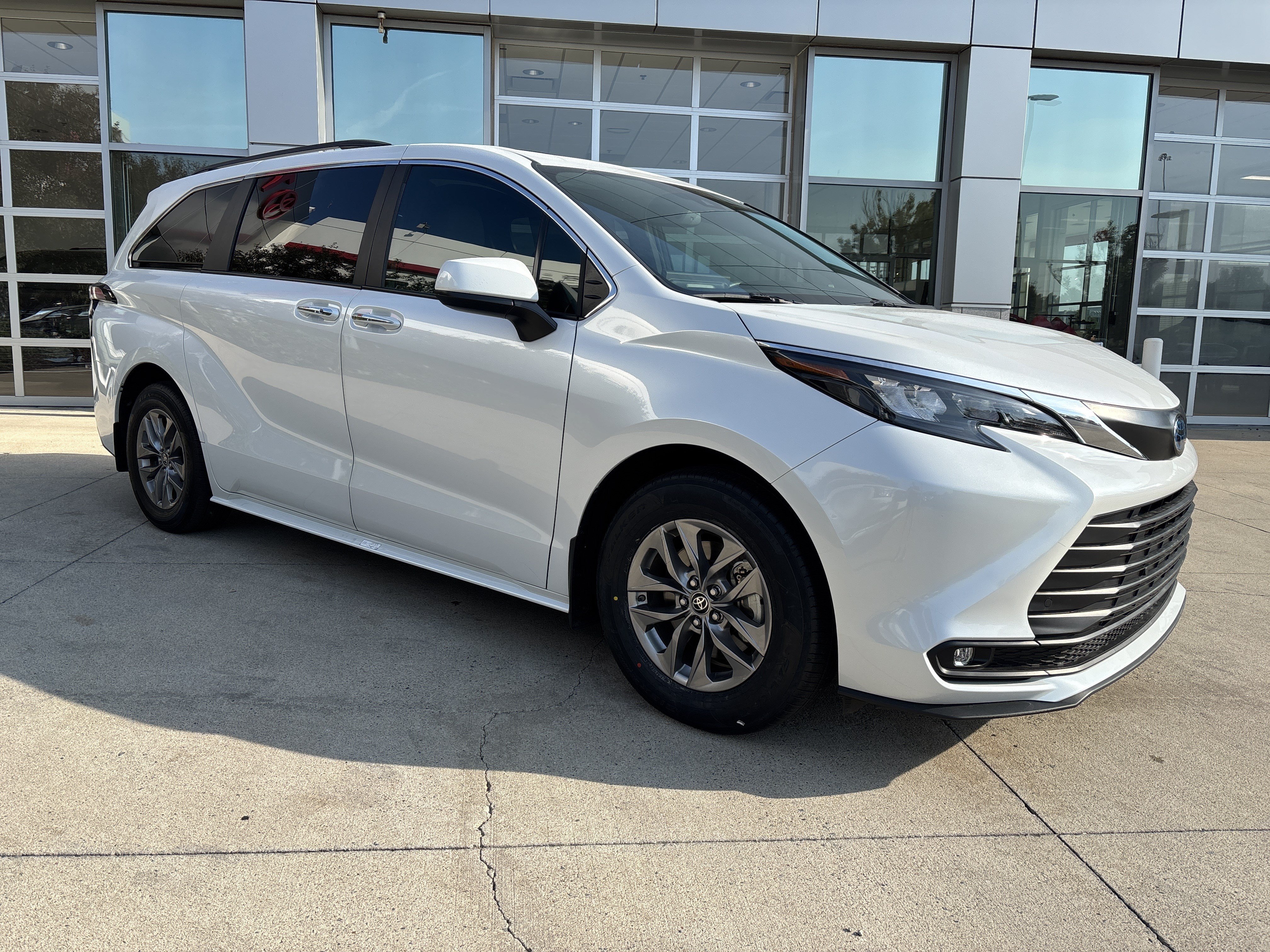 Certified 2025 Toyota Sienna XLE Minivan