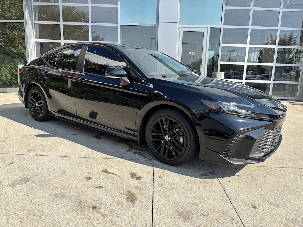 Used 2025 Toyota Camry SE Sedan