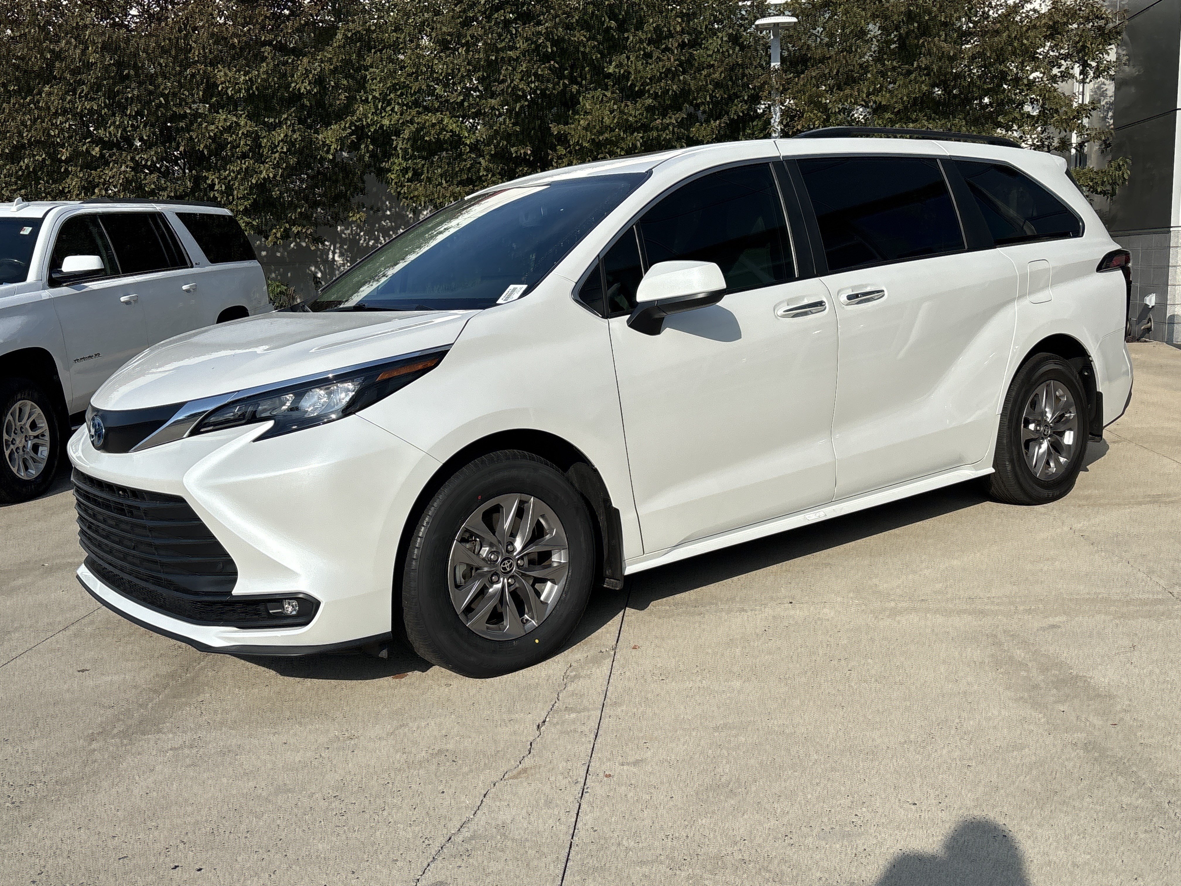 Certified 2025 Toyota Sienna XLE Minivan