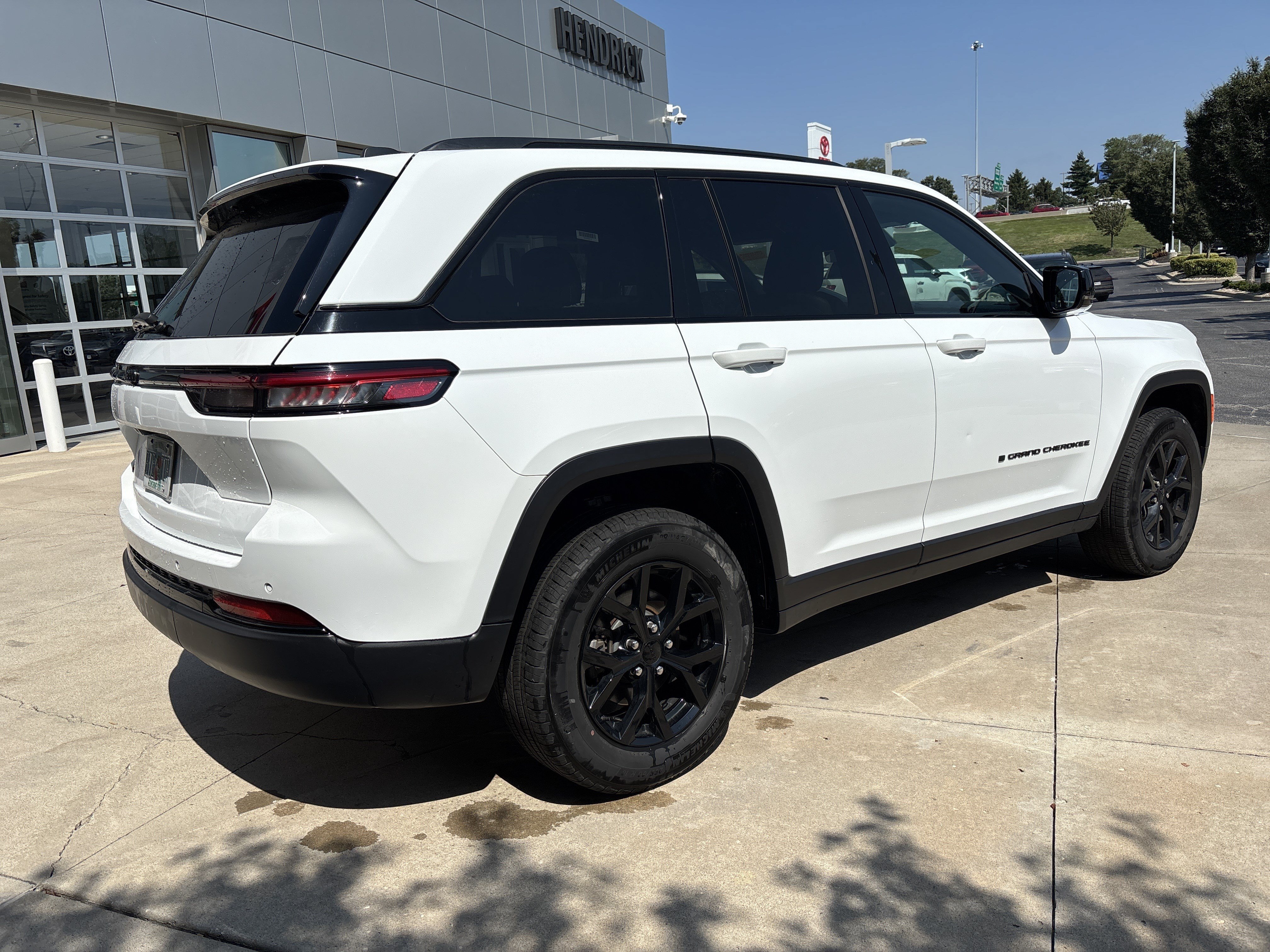 Used 2025 Jeep Grand Cherokee Altitude SUV