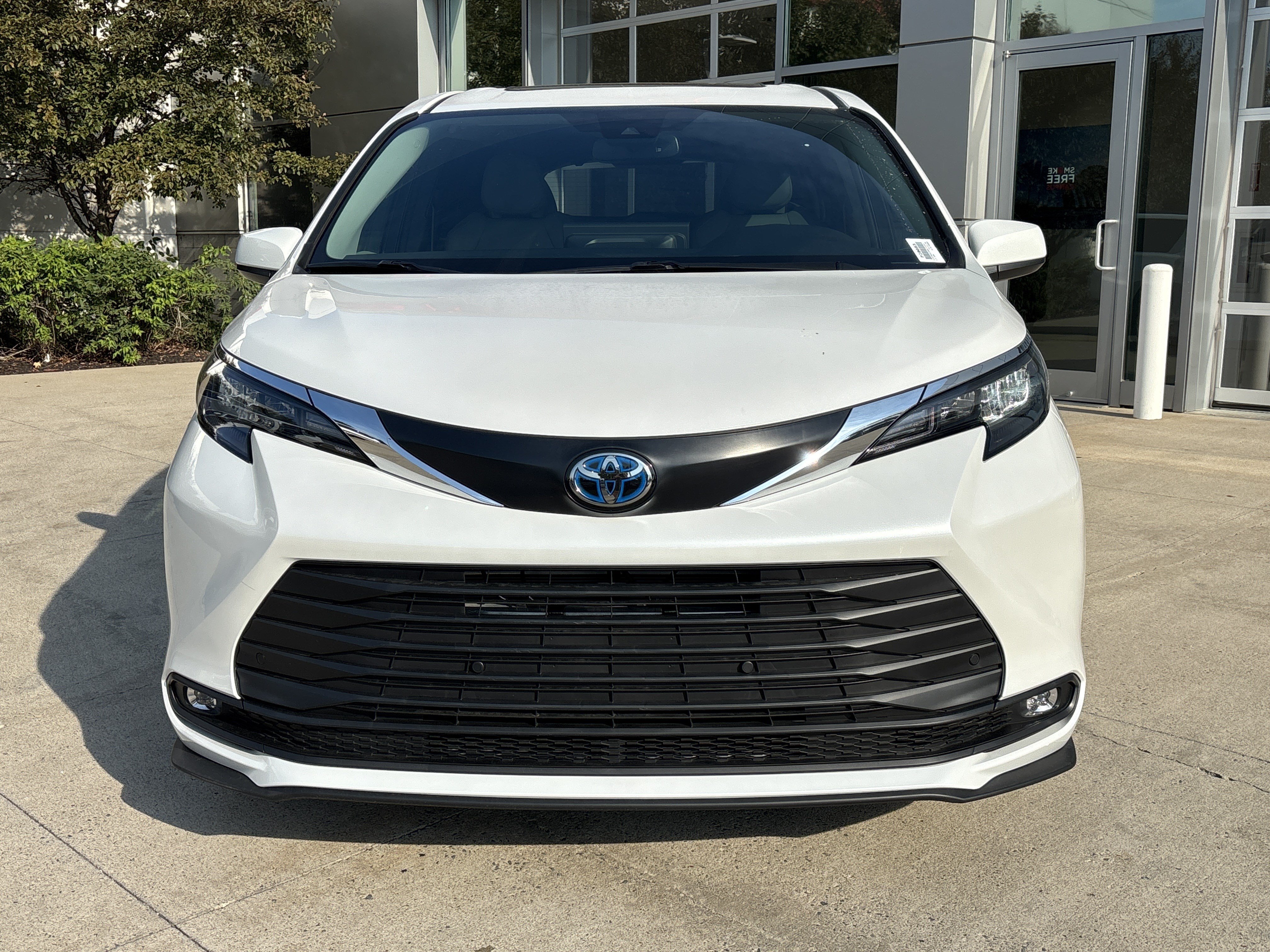 Certified 2025 Toyota Sienna XLE Minivan