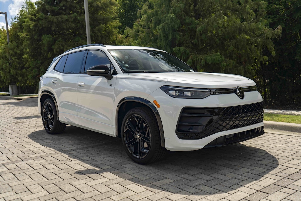 New 2026 Volkswagen Tiguan SE R-Line Black SUV