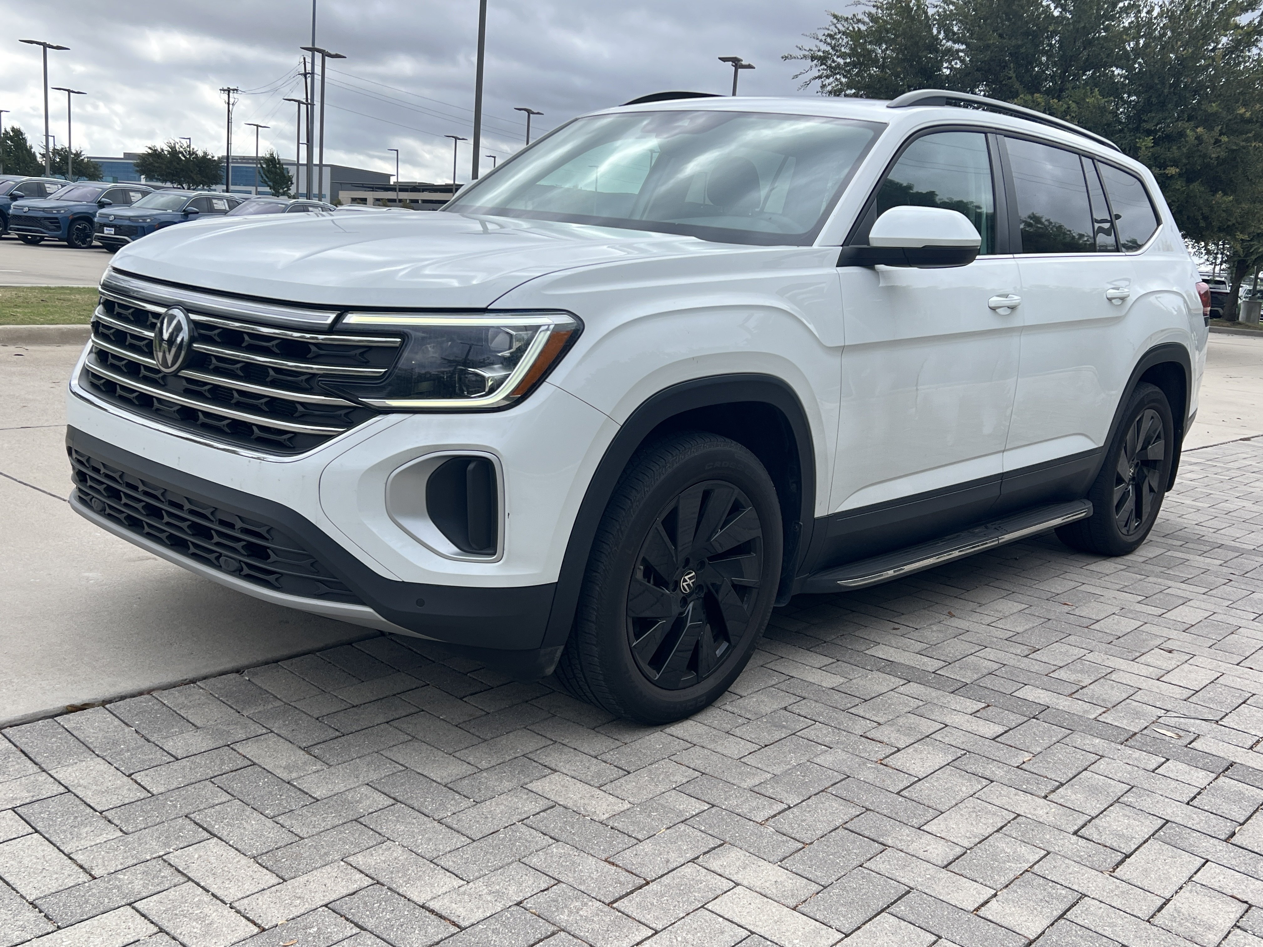 Used 2024 Volkswagen Atlas 2.0T SE w/Technology SUV