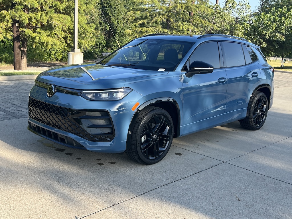 New 2026 Volkswagen Tiguan SE R-Line Black SUV