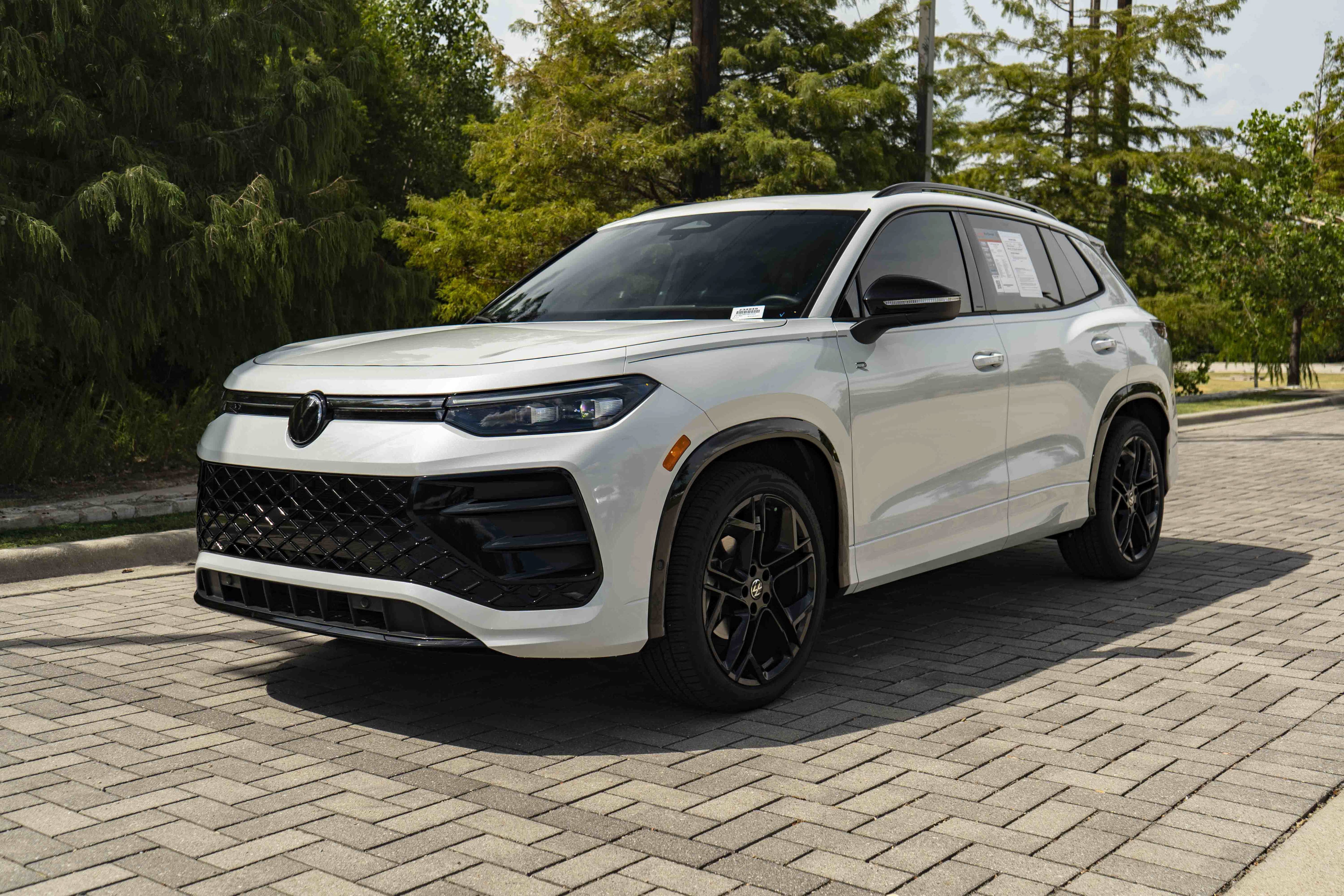 New 2026 Volkswagen Tiguan SE R-Line Black SUV