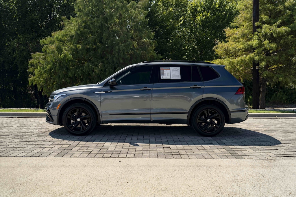 Used 2023 Volkswagen Tiguan SE R-Line Black SUV