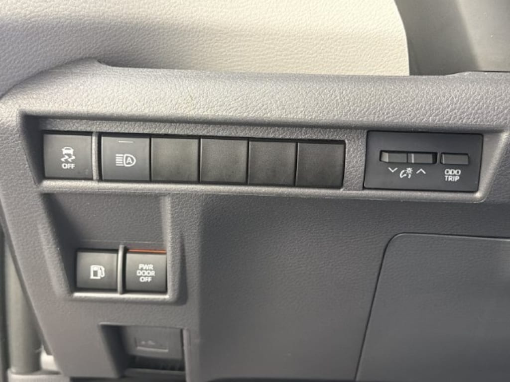 Used 2022 Toyota Sienna XLE Van Passenger Van