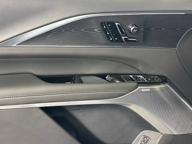 2026 Cadillac LYRIQ V - Photo 12