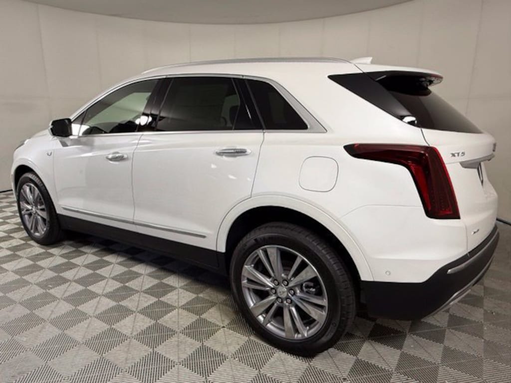 New 2026 CADILLAC XT5 Premium Luxury SUV