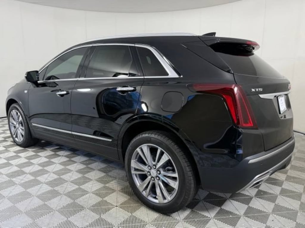 New 2026 CADILLAC XT5 Premium Luxury SUV