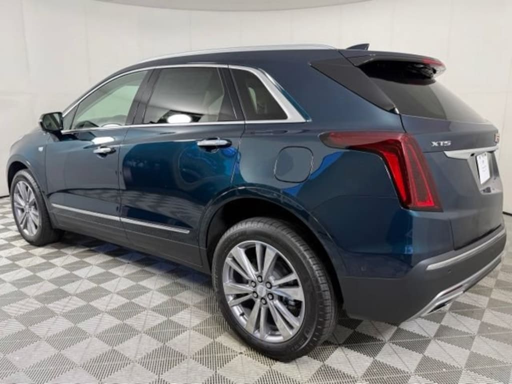 New 2026 CADILLAC XT5 Premium Luxury SUV