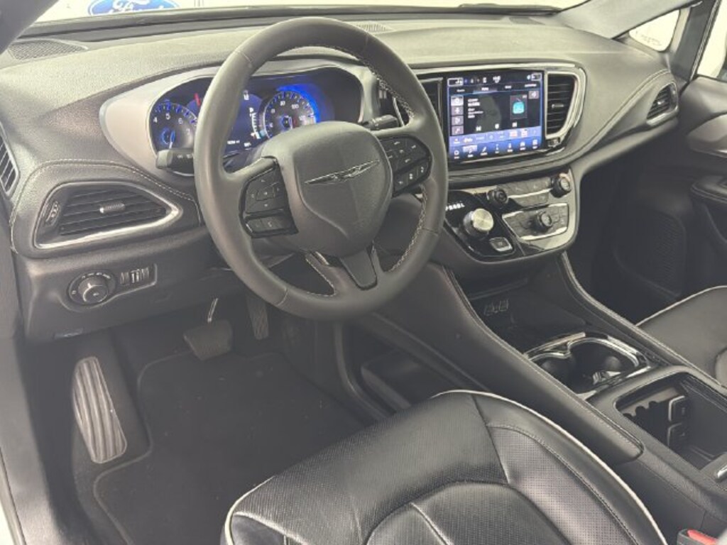 Used 2025 Chrysler Pacifica Limited Van Passenger Van