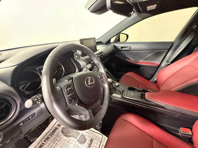 2025 Lexus IS 300 - Photo 7