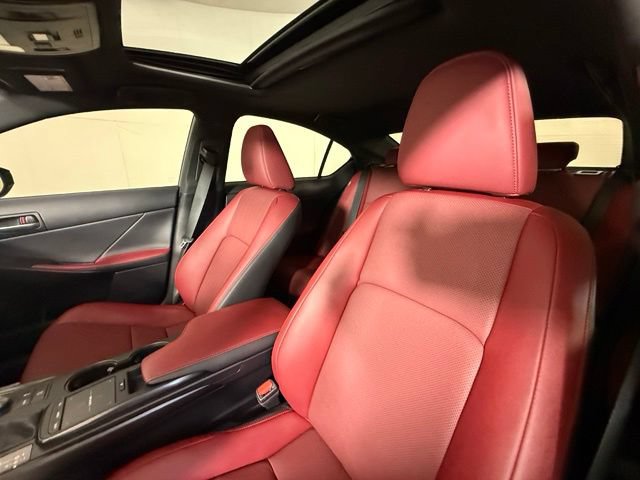 2025 Lexus IS 300 - Photo 17