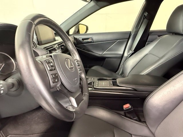 2023 Lexus IS 300 - Photo 6