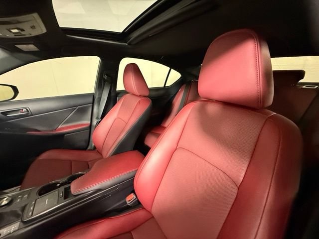 2025 Lexus IS 300 - Photo 5