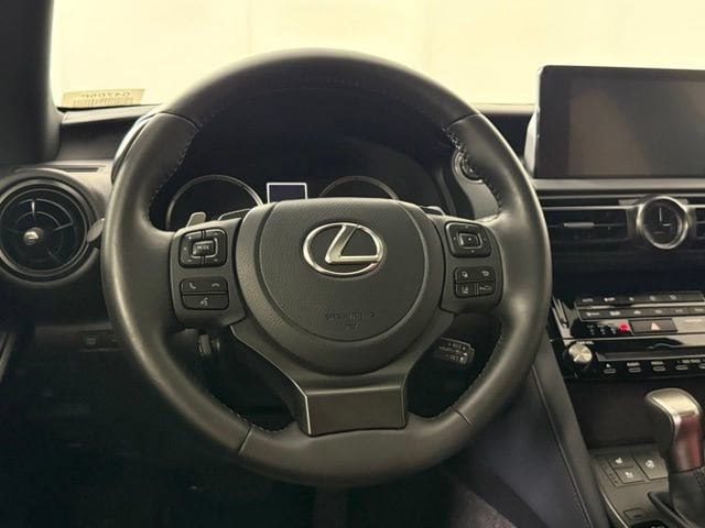 2025 Lexus IS 300 - Photo 26