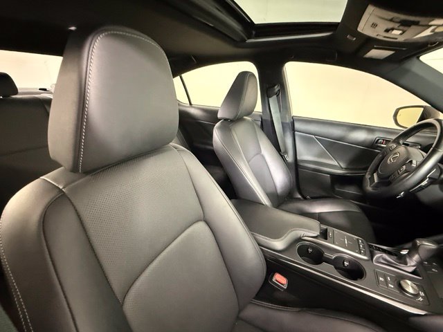 2023 Lexus IS 300 - Photo 29