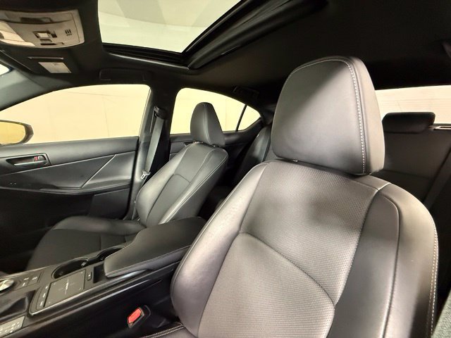 2023 Lexus IS 300 - Photo 15